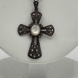925 STERLING SILVER MOTHER OF PEARL & MARCASITES CROSS PENDANT